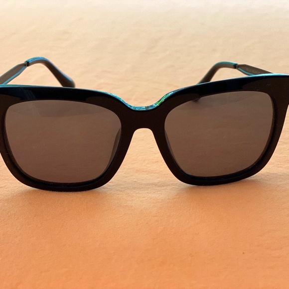 Diff Eyewear Accessories - Black Polarized Sunglasses